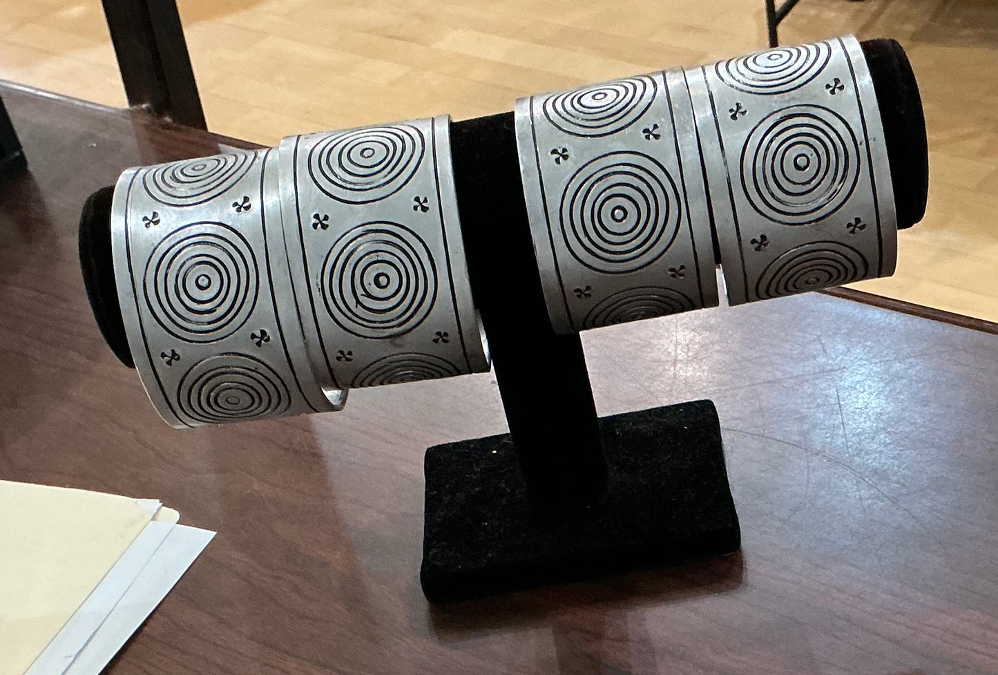 Qmumbi Aluminum Bangle